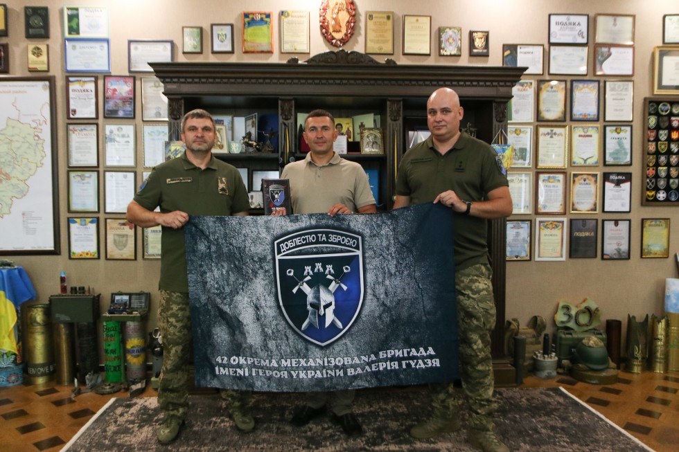 Дрогобицька РВА спільно з партнерами передала для військовослужбовців Starlink Дрогобицька РВА спільно з партнерами передала для військовослужбовців Starlink