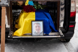 Був на передових позиціях фронту: на щиті повернувся дрогобичанин Віталій Черніков