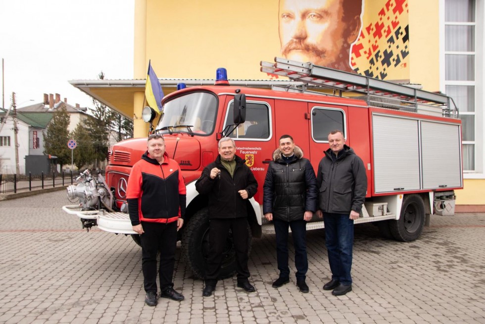 Запоріжжя отримало від Дрогобиччини пожежний автомобіль