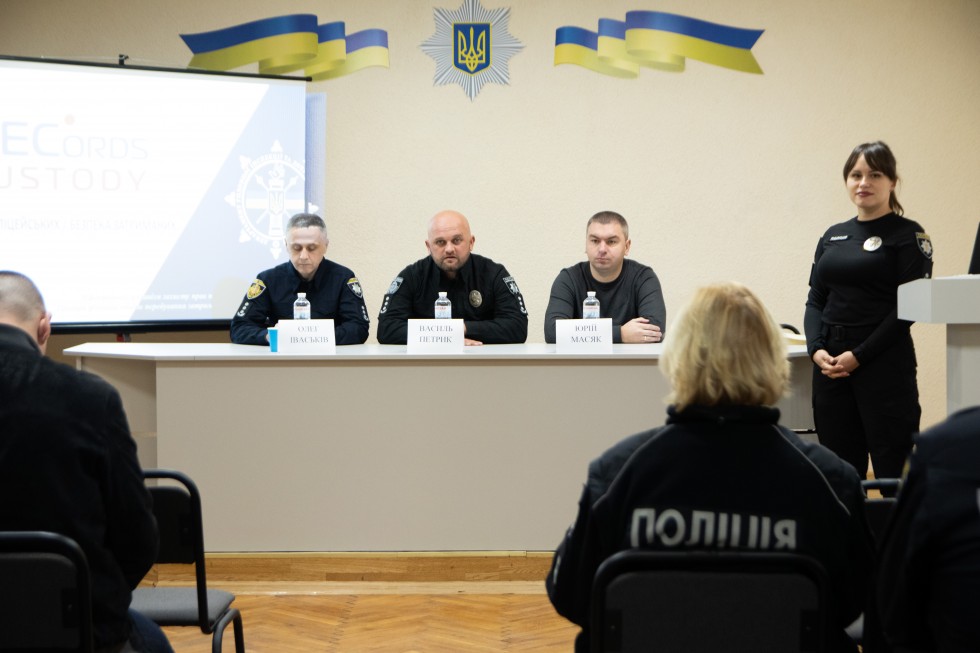 Система фіксації дій затриманих «Custody Records» для полісменів вже понад рік діє на Дрогобиччині: переваги та напрацювання проєкту презентували у Дрогобицькому районному відділі поліції Система фіксації дій затриманих «Custody Records» для полісменів вже понад рік діє на Дрогобиччині: переваги та напрацювання проєкту презентували у Дрогобицькому районному відділі поліції