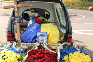 Дрогобиччина прощається із двома полеглими Героями: на щиті повернулися Сергій Приходько та Анатолій Кочерга