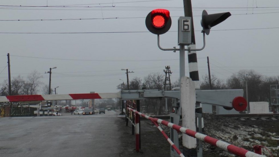 До уваги водіїв: на залізничних переїздах можливе припинення світлової сигналізації