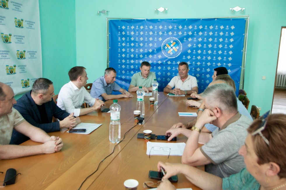 У Дрогобицькій районній військовій адміністрації провели нараду щодо сплати ПДФО та допомоги закладам освіти Львівської обласної ради