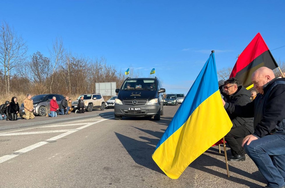 На Перехресті Героїв віддали шану трьом захисникам Мирону Ільницькому, Роману Павленку, Богдану Добрянському