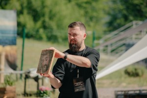У Буковиці на благодійному аукціоні зібрали понад пів мільйона гривень на підтримку бригади &laquo;Чорний ліс&raquo;