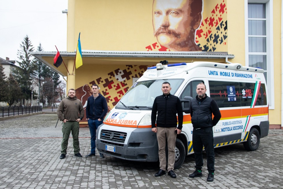 Із Дрогобиччини на передову відправили чергову &laquo;швидку&raquo;
