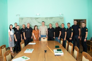 У Дрогобицькій РВА відзначили рятувальників, які ліквідували пожежу на підприємстві після нещодавнього обстрілу