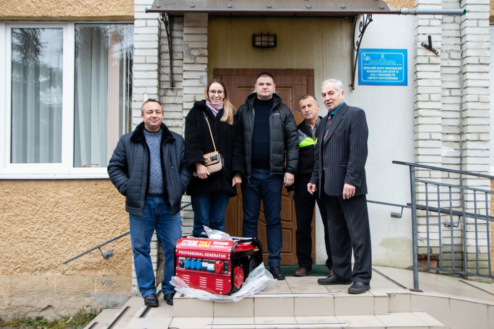 Реабілітаційний центр Святого Пантелеймона у Стебнику отримав генератор та ікону Покровителя
