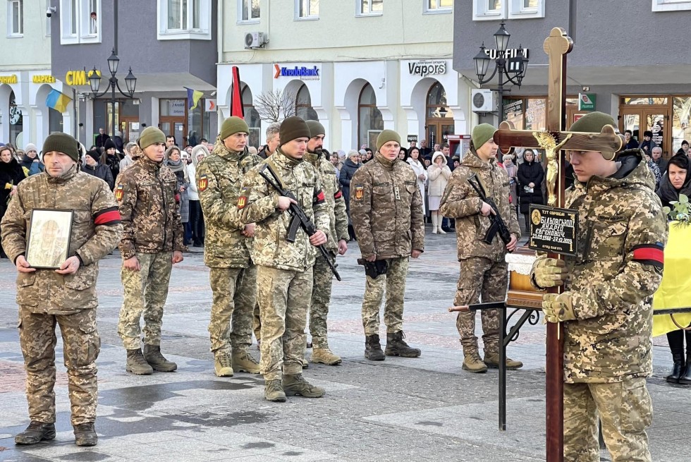 Сьогодні Дрогобиччина прощається з двома Героями