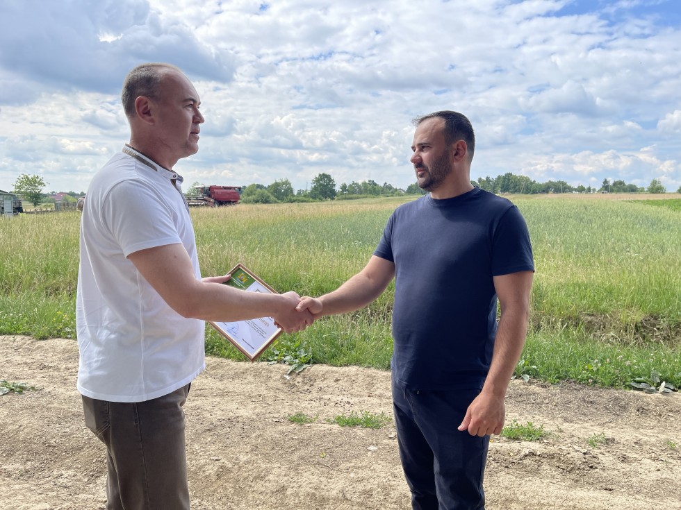 Спільна родинна справа: у День фермера відзначили фермерські господарства «Сімейна фазенда» та «Наша фазенда» Спільна родинна справа: у День фермера відзначили фермерські господарства «Сімейна фазенда» та «Наша фазенда»