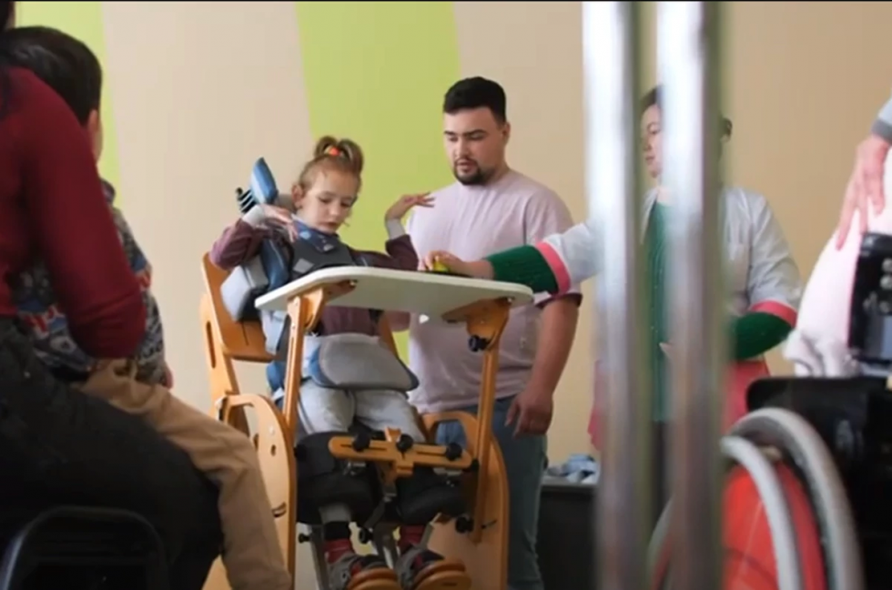До уваги сімей, які виховують дітей з ДЦП: в реабілітаційному центрі у Стебнику можна безкоштовно взяти у прокат нові вертикалізатори