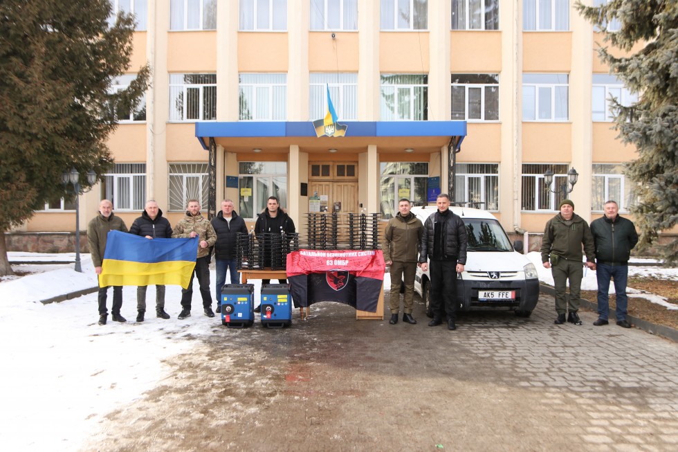 Дрогобицька РВА передала бойові fpv-дрони, авто та генератори  спільно з іноземними та українськими партнерами