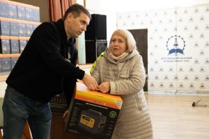Дрогобиччина підтримує малозабезпечені родини: у межах програми &laquo;Зігрій&raquo; передано зарядні станції