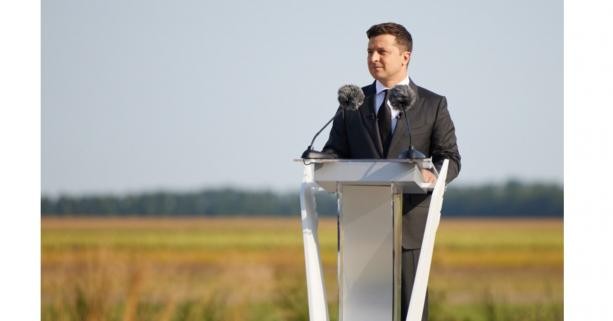 &laquo;Ми разом піднімаємо прапор і маємо піднімати Україну &ndash; тільки разом і тільки вгору&raquo;, - Володимир Зеленський