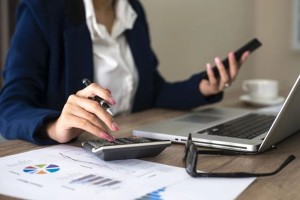 У березні українці, які покинули домівки через війну, отримуватимуть виплати за новим порядком