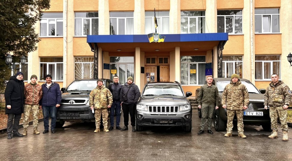 Ще три автомобілі відправили з Дрогобиччини для ЗСУ