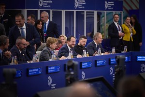 Президент України на саміті в Будапешті: Нам потрібна достатня кількість зброї, а не підтримка в переговорах Президент України на саміті в Будапешті: Нам потрібна достатня кількість зброї, а не підтримка в переговорах