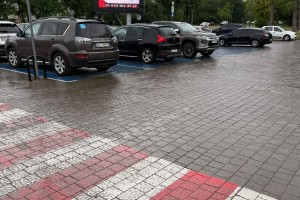 Винесли декілька попереджень: у Дрогобичі перевірили правила паркування на місцях для людей з інвалідністю