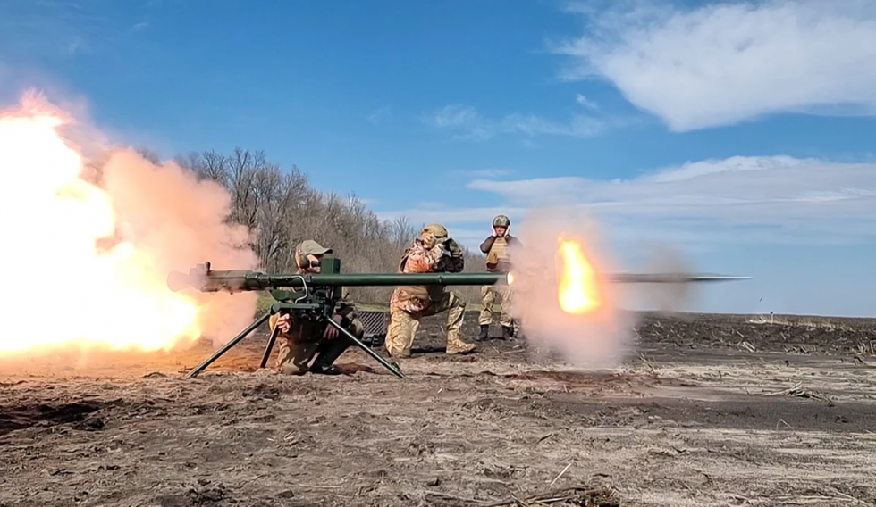 Бійці тероборони Львівщини тренуються уражати ворожі цілі з гранатометів