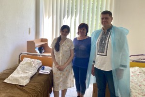 Двоє новонароджених малюків сьогодні отримали свою першу в житті вишиванку