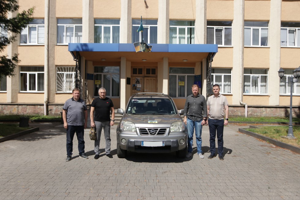 Підтримка Збройних сил України: Дрогобицька РВА передала авто для потреб військових