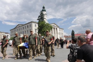 Сьогодні Дрогобич прощається із 19-річним Захисником