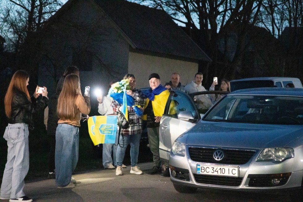 Доброгостів тепло зустрів воїна Олега Фариму, який повернувся з полону