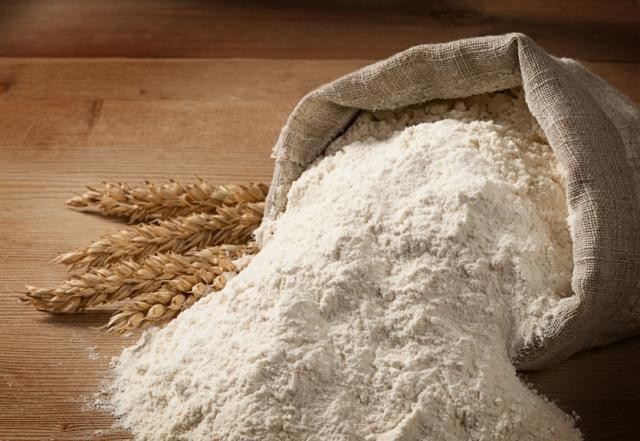 Дрогобицька РВА скерує борошно із 60 тонн зерна на армію та соціальні потреби переселенців