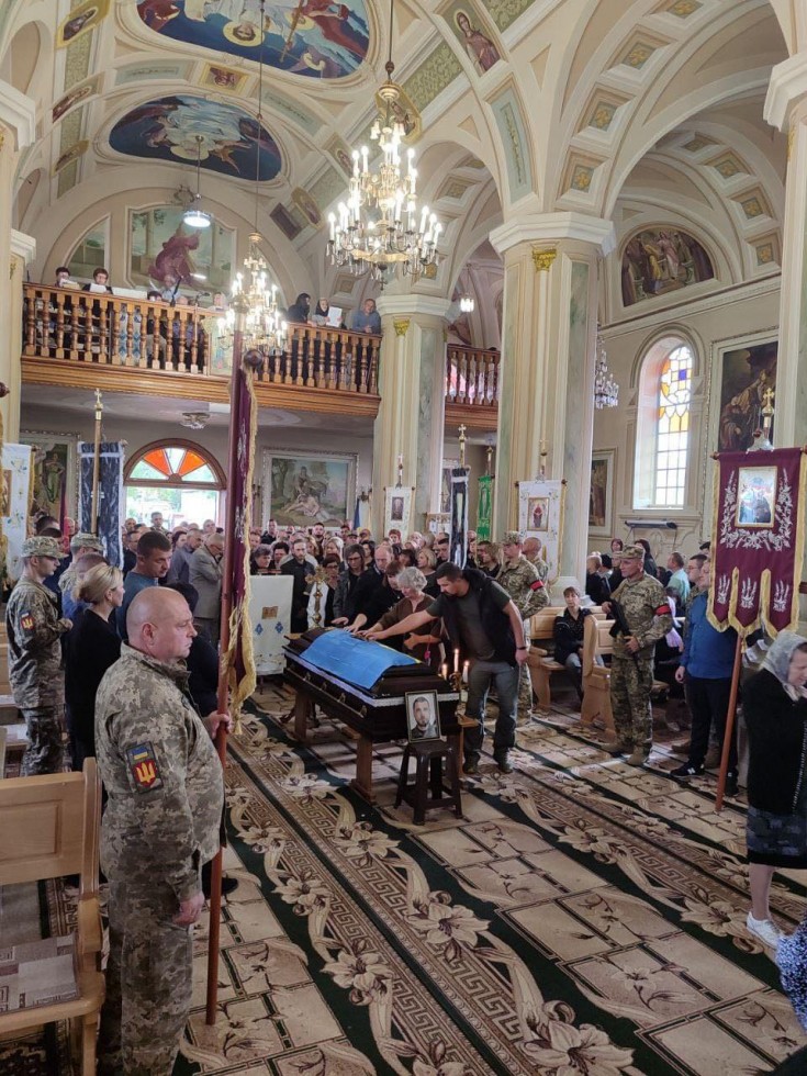 Попрощалися і провели в останню путь 28 річного Воїна Збройних сил України Василя Фока