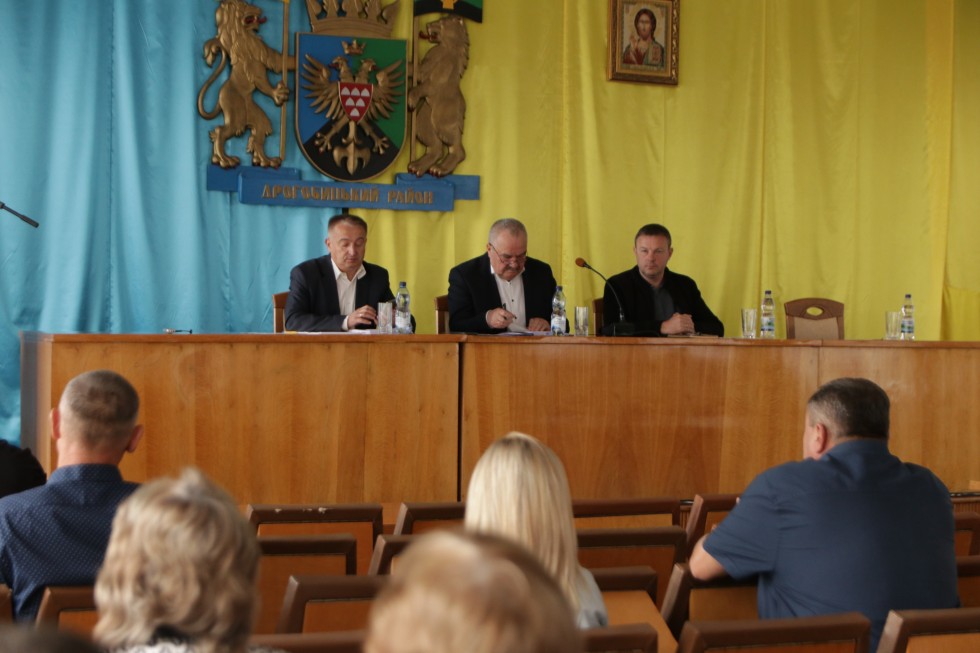 Підготовка до опалювального сезону та пасажирські перевезення: на сесії Дрогобицької районної ради розглянули важливі питання