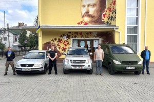 Три автомобілі для військових вирушили із Дрогобиччини на передову