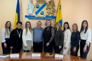 Як поставлена робота апаратів райдержадміністрацій в умовах воєнного стану?