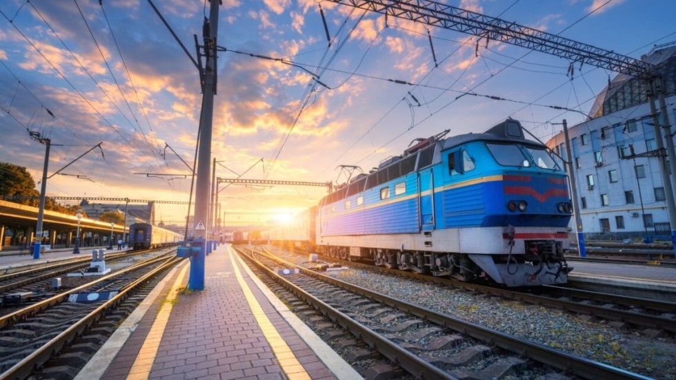 Інформуємо про тимчасові зміни у розкладі руху приміських поїздів