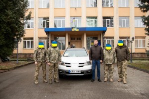 Військові однієї з військових частин отримали автомобіль для виконання завдань Військові однієї з військових частин отримали автомобіль для виконання завдань