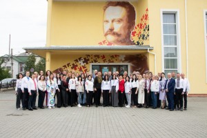 Генетичний код нації: сьогодні колектив у Дрогобицької РВА відзначив День вишиванки