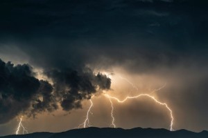 На Львівщині прогнозують грози: синоптики оголосили перший рівень небезпеки