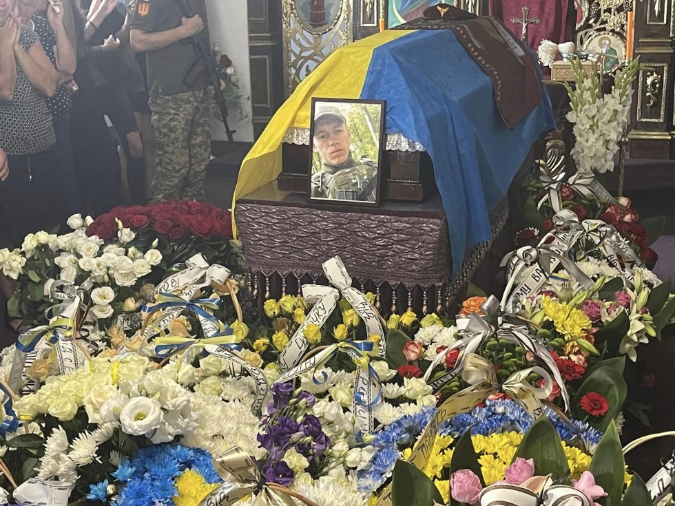 Дрогобиччина попрощалася із 26-річним Захисником Василем Берещаком