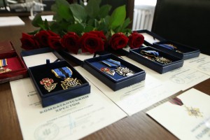 У День Української Державності у Дрогобицькій РВА вручили високі державні нагороди родинам Захисників України У День Української Державності у Дрогобицькій РВА вручили високі державні нагороди родинам Захисників України