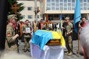 Дрогобиччина попрощалась із ще одним героєм України - Назаром Середницьким