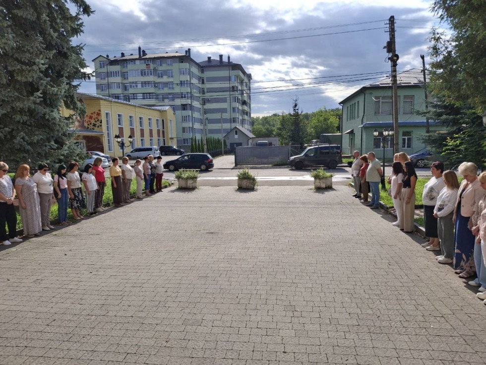 Службовці Дрогобицької РВА хвилиною мовчання вшанували пам&rsquo;ять закатованих в  російському полоні українських воїнів