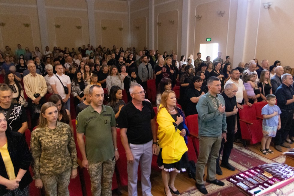 До Дня Конституції України вручили посмертні відзнаки рідним полеглих Героїв Дрогобиччини