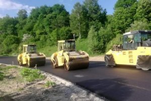 На автомобільній дорозі &ldquo;Турка-Cхідниця&rdquo; облаштовують асфальтобетонне покриття