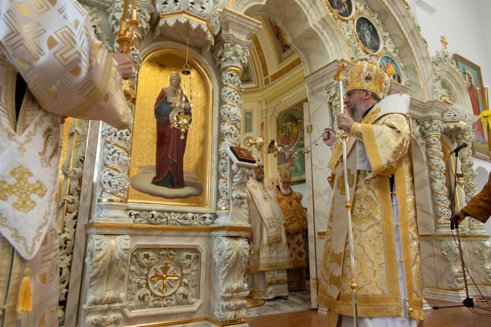 Митрополит Епіфаній освятив іконостас та очолив Божественну літургію в храмі на честь Різдва Іоана Хрестителя