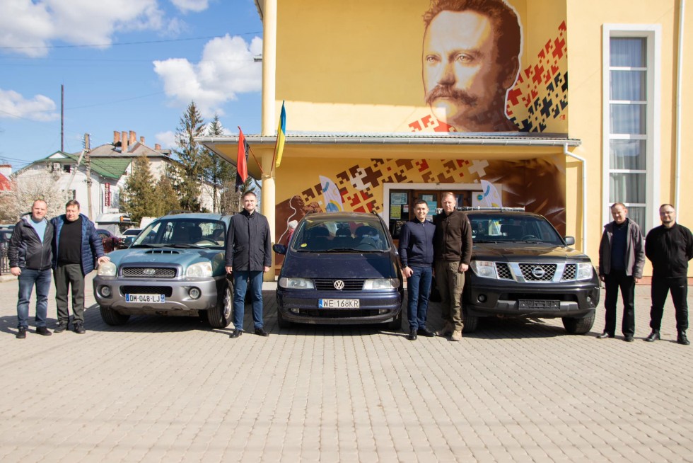 Ще три автомобілі вирушили на фронт із Дрогобича