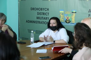 Як допомогти родинам з залежністю: у Дрогобицькій районній військовій адміністрації відбувся тренінг для соціальних працівників