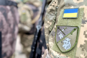 Офіцерські звання присвоюватимуть захисникам, які не мають вищої освіти, але здобули бойовий досвід, - закон ВРУ №8339