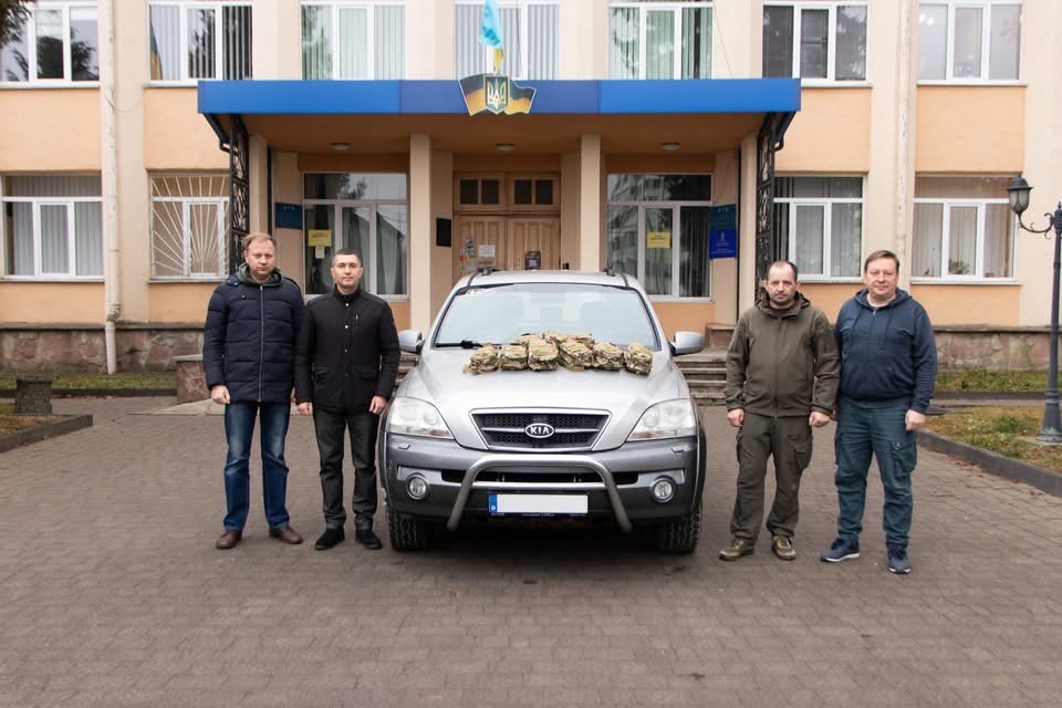 Підтримка української армії: Дрогобицька РВА передала ще одне авто для ЗСУ