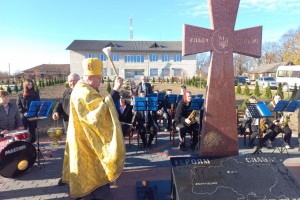 У селі Вороблевичі відкрили Пам’ятний Хрест у присвяту односельцям, які загинули за Україну У селі Вороблевичі відкрили Пам’ятний Хрест у присвяту односельцям, які загинули за Україну