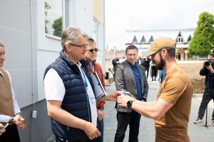Не виживати, а жити з новою надією: у Дрогобичі урочисто вручили ключі від квартир у модульному будинку для ВПО