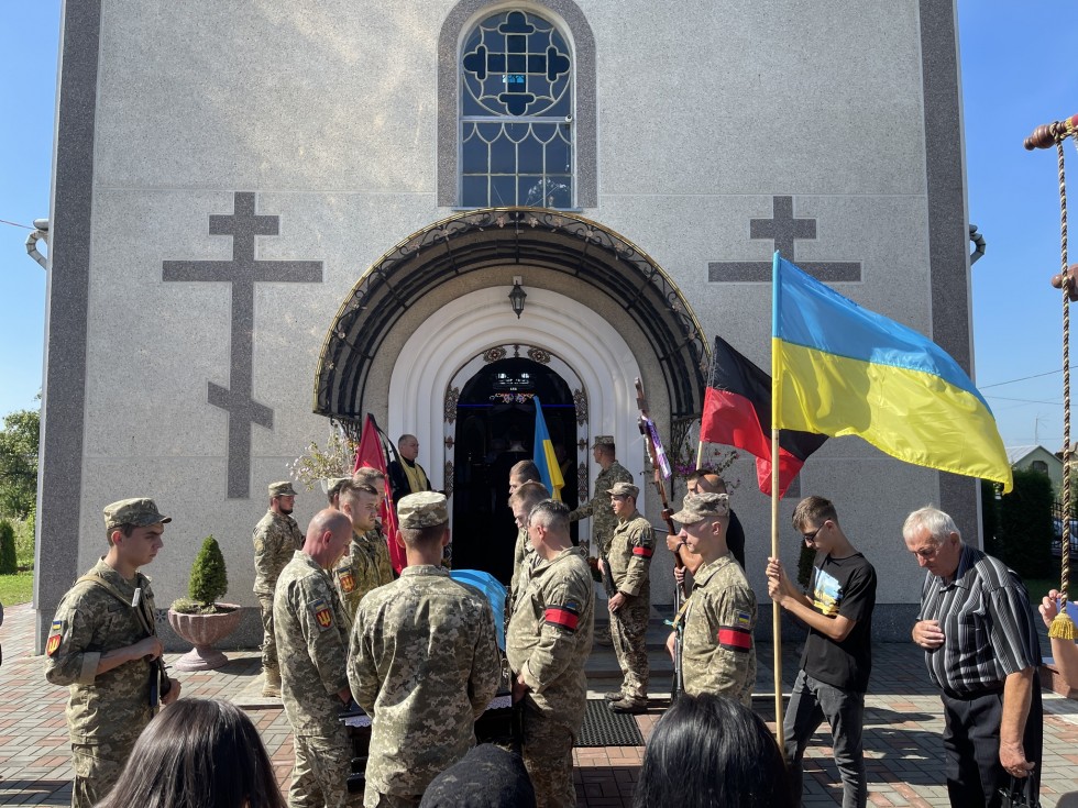 Дрогобиччина попрощалась з ще одним українським Героєм - Михайлом Матківським з Меденицької громади